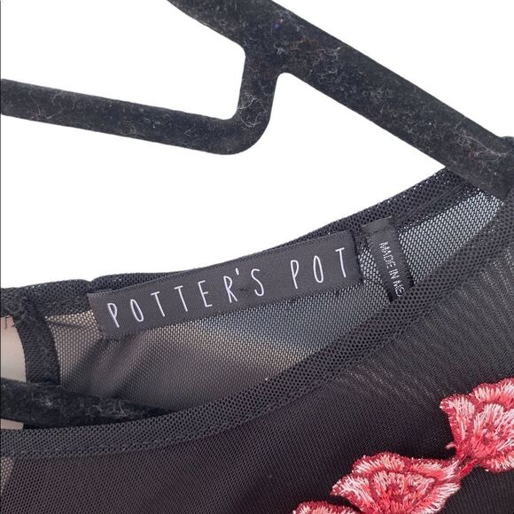 Potter’s Pot Wms Sz Med 8/10 Black Appliqué Roses Fit and Flare Sheer Midi Dress - Picture 3 of 5